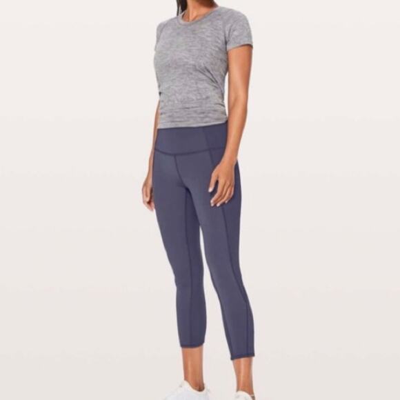 Lululemon On Your Mark Crop (23") in‎ Midnight Navy Size 6 - Picture 1 of 11